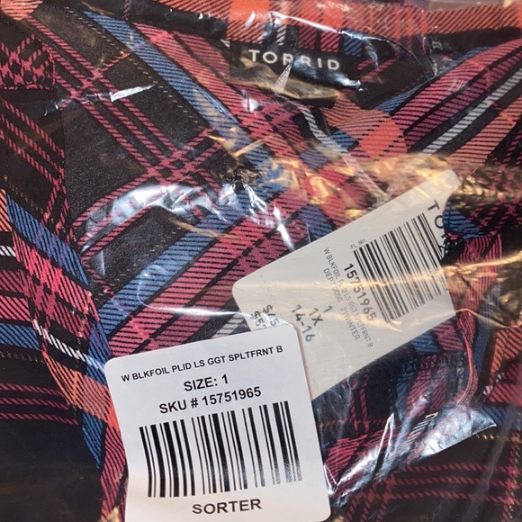 NWT TORRID Blouse - Georgette Plaid Foil Black - Picture 9 of 9